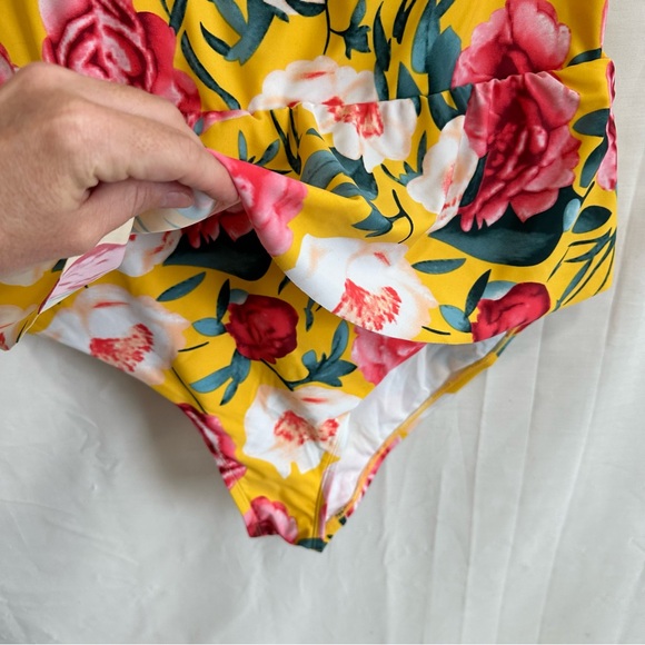 Women’s Floral One Piece Swimsuit in Yellow & Pink Size 2X - Picture 3 of 9